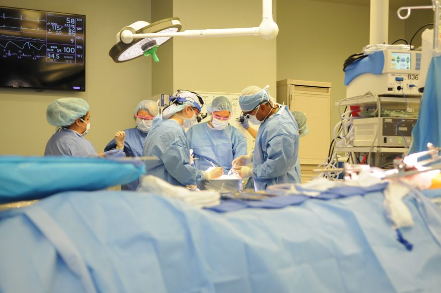 J. Keith Melancon, MD,  performing kidney transplant surgery.